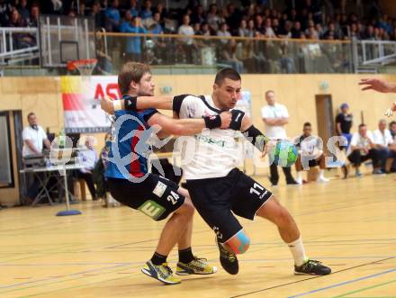 HLA. Handball Bundesliga. SC Ferlach gegen Union JURI Leoben. Nemanja Malovic, (Ferlach),  Andreas Schwarz (Leoben). Ferlach, am 11.11.2016.
Foto: Kuess

---
pressefotos, pressefotografie, kuess, qs, qspictures, sport, bild, bilder, bilddatenbank
