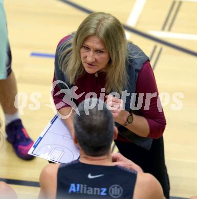 Basketball 2. Bundesliga. GD 7. Runde. Raiders Villach gegen Basket Flames.  Trainerin Natalia Tcherkacheva (Villach). Villach, am 20.11.2016.
Foto: Kuess
---
pressefotos, pressefotografie, kuess, qs, qspictures, sport, bild, bilder, bilddatenbank