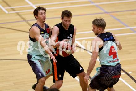 Basketball 2. Bundesliga. GD 7. Runde. Raiders Villach gegen Basket Flames.  Simon Finzgar, Timi Huber, (Villach), Christian Kuenstner (Basket Flames). Villach, am 20.11.2016.
Foto: Kuess
---
pressefotos, pressefotografie, kuess, qs, qspictures, sport, bild, bilder, bilddatenbank