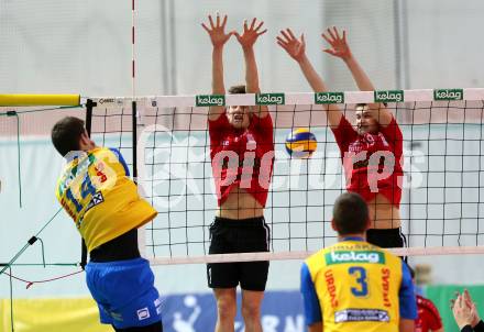 Volleyball Bundesliga. VBK Kelag Woerthersee Loewen Klagenfurt gegen SK Posojilnica Aich/Dob. Mark Kremer, David Petschnig, (Woerthersee Loewen),  Anestis Dalakouras (Aich/Dob). Klagenfurt, 19.11.2016.
Foto: Kuess 
---
pressefotos, pressefotografie, kuess, qs, qspictures, sport, bild, bilder, bilddatenbank