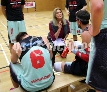 Basketball 2. Bundesliga. GD 7. Runde. Raiders Villach gegen Basket Flames.  Trainerin Natalia Tcherkacheva (Villach). Villach, am 20.11.2016.
Foto: Kuess
---
pressefotos, pressefotografie, kuess, qs, qspictures, sport, bild, bilder, bilddatenbank