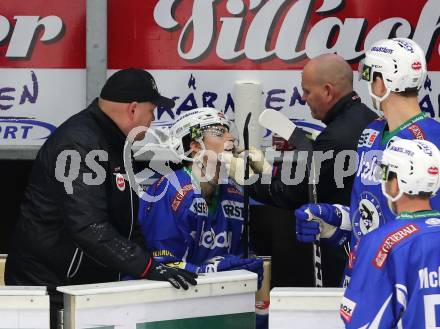 EBEL. Eishockey Bundesliga. VSV gegen	HCB Suedtirol Alperia. Miha Verlic verletzt (VSV), (Bozen). Villach, am 20.11.2016.
Foto: Kuess

---
pressefotos, pressefotografie, kuess, qs, qspictures, sport, bild, bilder, bilddatenbank