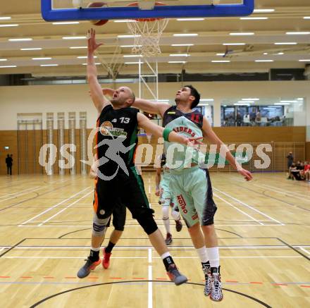 Basketball 2. Bundesliga. GD 7. Runde. Raiders Villach gegen Basket Flames.  Eric Rhinehart, (Villach), Seel Philipp (Basket Flames). Villach, am 20.11.2016.
Foto: Kuess
---
pressefotos, pressefotografie, kuess, qs, qspictures, sport, bild, bilder, bilddatenbank