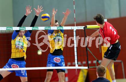 Volleyball Bundesliga. VBK Kelag Woerthersee Loewen Klagenfurt gegen SK Posojilnica Aich/Dob. Philipp Waller,  (Woerthersee Loewen), Mario Koncilja, Anestis Dalakouras (Aich/Dob). Klagenfurt, 19.11.2016.
Foto: Kuess 
---
pressefotos, pressefotografie, kuess, qs, qspictures, sport, bild, bilder, bilddatenbank