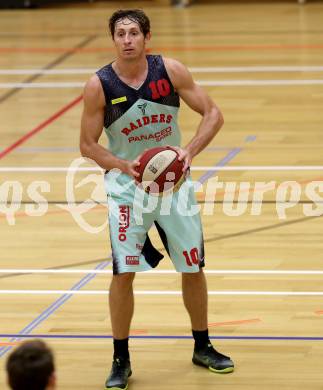 Basketball 2. Bundesliga. GD 7. Runde. Raiders Villach gegen Basket Flames.  Simon Finzgar (Villach). Villach, am 20.11.2016.
Foto: Kuess
---
pressefotos, pressefotografie, kuess, qs, qspictures, sport, bild, bilder, bilddatenbank