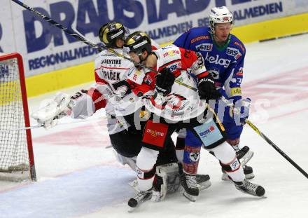 EBEL. Eishockey Bundesliga. VSV gegen	HC Orli Znojmo. Patrick Platzer, (VSV), Jakub Stehlik  (Znojmo). Villach, am 25.11.2016.
Foto: Kuess

---
pressefotos, pressefotografie, kuess, qs, qspictures, sport, bild, bilder, bilddatenbank