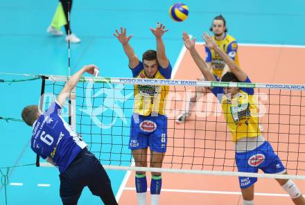 Volleyball Bundesliga. SK Posojilnica Aich/Dob gegen Hypo Tirol.  Peter Mlynarcik, Uros Pavlovic (Aich/Dob), Renee Teppan (Hypo Tirol). Bleiburg, 1.12.2016.
Foto: Kuess 
---
pressefotos, pressefotografie, kuess, qs, qspictures, sport, bild, bilder, bilddatenbank