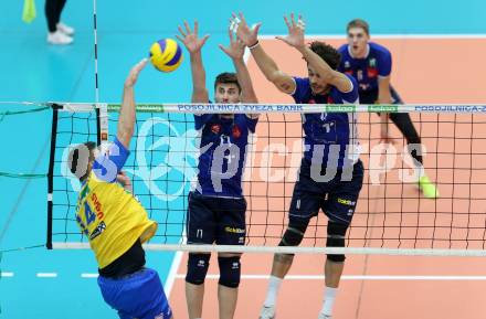 Volleyball Bundesliga. SK Posojilnica Aich/Dob gegen Hypo Tirol. Anestis Dalakouras  (Aich/Dob), Murat Yenipazar, Pedro Frances (Hypo Tirol). Bleiburg, 1.12.2016.
Foto: Kuess 
---
pressefotos, pressefotografie, kuess, qs, qspictures, sport, bild, bilder, bilddatenbank
