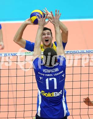 Volleyball Bundesliga. SK Posojilnica Aich/Dob gegen Hypo Tirol.  Uros Pavlovic
(Aich/Dob), Murat Yenipazar (Hypo Tirol). Bleiburg, 1.12.2016.
Foto: Kuess 
---
pressefotos, pressefotografie, kuess, qs, qspictures, sport, bild, bilder, bilddatenbank