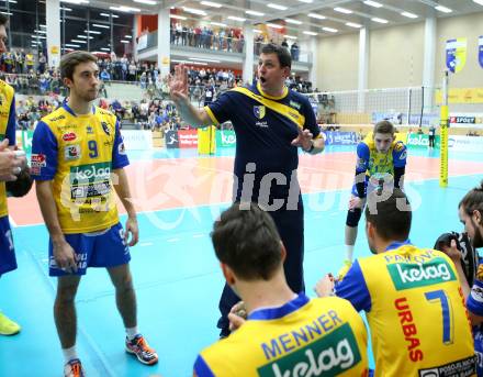 Volleyball Bundesliga. SK Posojilnica Aich/Dob gegen Hypo Tirol. Trainer Matjaz Hafner (Aich/Dob). Bleiburg, 1.12.2016.
Foto: Kuess 
---
pressefotos, pressefotografie, kuess, qs, qspictures, sport, bild, bilder, bilddatenbank