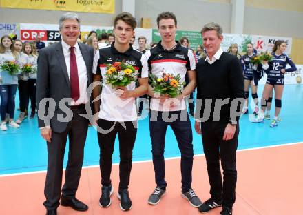 Ehrungen fuer Topplatzierungen bei Kaerntner und Oesterreichischen Meisterschaften. Beachvolleyball. Landeshauptmann Peter Kaiser, Adonis Alagic, Arwin Kopschar, Arno Arthofer. Bleiburg, am 1.12.2016.
Foto: Kuess

---
pressefotos, pressefotografie, kuess, qs, qspictures, sport, bild, bilder, bilddatenbank