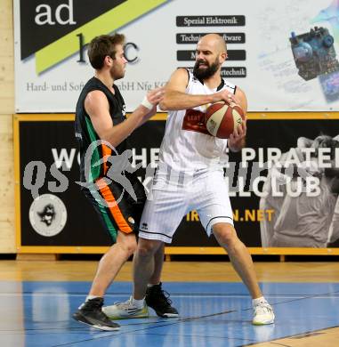 Basketball 2. Bundesliga. GD 9. Runde. Woerthersee Piraten gegen Basket Flames. Joachim Buggelsheim, (Woerthersee Piraten), Christian Kuenstner  (Basket Flames). Klagenfurt, am 3.12.2016.
Foto: Kuess
---
pressefotos, pressefotografie, kuess, qs, qspictures, sport, bild, bilder, bilddatenbank