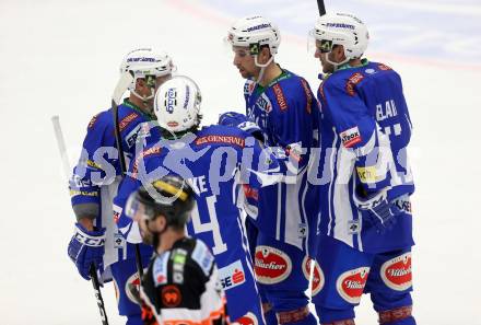 EBEL. Eishockey Bundesliga. VSV gegen	Moser Medical Graz99ers. Torjubel Corey Locke, Kevin Wehrs, Jeremie Ouellet Blain, Eric Hunter (VSV). Villach, am 4.12.2016.
Foto: Kuess

---
pressefotos, pressefotografie, kuess, qs, qspictures, sport, bild, bilder, bilddatenbank