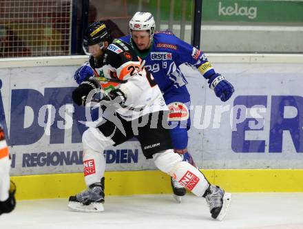 EBEL. Eishockey Bundesliga. VSV gegen	Moser Medical Graz99ers. Patrick Platzer,  (VSV), Thomas Poeck (Graz). Villach, am 4.12.2016.
Foto: Kuess

---
pressefotos, pressefotografie, kuess, qs, qspictures, sport, bild, bilder, bilddatenbank