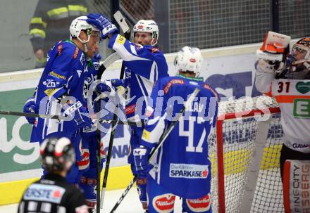 EBEL. Eishockey Bundesliga. VSV gegen	Moser Medical Graz99ers. Torjubel Jan Urbas, Dustin Johner, Jeremie Ouellet Blain (VSV). Villach, am 4.12.2016.
Foto: Kuess

---
pressefotos, pressefotografie, kuess, qs, qspictures, sport, bild, bilder, bilddatenbank