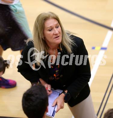 Basketball 2. Bundesliga. GD 9. Runde. Raiders Villach gegen D.C. Timberwolves. Trainerin Natalia Tcherkacheva  (Villach). Villach, am 4.12.2016.
Foto: Kuess
---
pressefotos, pressefotografie, kuess, qs, qspictures, sport, bild, bilder, bilddatenbank