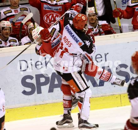 EBEL. Eishockey Bundesliga. KAC gegen 	HC TWK Innsbruck, Die Haie. Jamie Lundmark (KAC),  ROSS Nick (Innsbruck). Klagenfurt, am 9.12.2016.
Foto: Kuess

---
pressefotos, pressefotografie, kuess, qs, qspictures, sport, bild, bilder, bilddatenbank