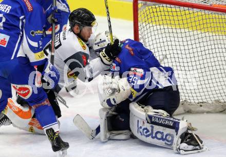 EBEL. Eishockey Bundesliga. VSV gegen	Dornbirner Eishockey Club. Olivier Roy,  (VSV), James Livingston (Dornbirn). Villach, am 9.12.2016.
Foto: Kuess

---
pressefotos, pressefotografie, kuess, qs, qspictures, sport, bild, bilder, bilddatenbank