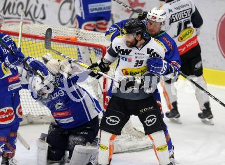 EBEL. Eishockey Bundesliga. VSV gegen	Dornbirner Eishockey Club. Olivier Roy, Jan Urbas, (VSV), Matt Siddall  (Dornbirn). Villach, am 9.12.2016.
Foto: Kuess

---
pressefotos, pressefotografie, kuess, qs, qspictures, sport, bild, bilder, bilddatenbank