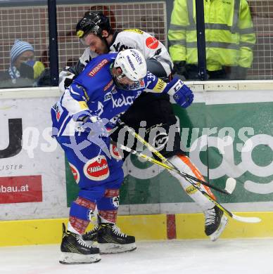 EBEL. Eishockey Bundesliga. VSV gegen	Dornbirner Eishockey Club. Patrick Platzer,  (VSV), Nicholas Crawford (Dornbirn). Villach, am 9.12.2016.
Foto: Kuess

---
pressefotos, pressefotografie, kuess, qs, qspictures, sport, bild, bilder, bilddatenbank
