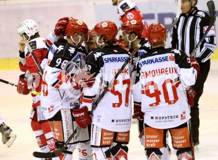 EBEL. Eishockey Bundesliga. KAC gegen 	HC TWK Innsbruck, Die Haie. Torjubel (Innsbruck). Klagenfurt, am 9.12.2016.
Foto: Kuess

---
pressefotos, pressefotografie, kuess, qs, qspictures, sport, bild, bilder, bilddatenbank