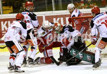 EBEL. Eishockey Bundesliga. KAC gegen 	HC TWK Innsbruck, Die Haie. Marco Brucker  (KAC), Andy Chiodo (Innsbruck). Klagenfurt, am 9.12.2016.
Foto: Kuess

---
pressefotos, pressefotografie, kuess, qs, qspictures, sport, bild, bilder, bilddatenbank