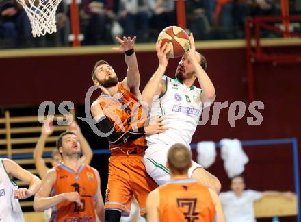 Basketball 2. Bundesliga. GD 10. Runde. KOS Celovec gegen Basket 2000 Vienna. Jakob Strazar,  (KOS Celovec), Stojan Radanovic (Basket 2000). Klagenfurt, am 10.12.2016.
Foto: Kuess
---
pressefotos, pressefotografie, kuess, qs, qspictures, sport, bild, bilder, bilddatenbank