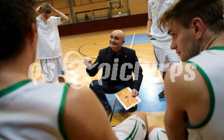 Basketball 2. Bundesliga. GD 10. Runde. KOS Celovec gegen Basket 2000 Vienna. Trainer Sliskovic Dragan (KOS Celovec). Klagenfurt, am 10.12.2016.
Foto: Kuess
---
pressefotos, pressefotografie, kuess, qs, qspictures, sport, bild, bilder, bilddatenbank