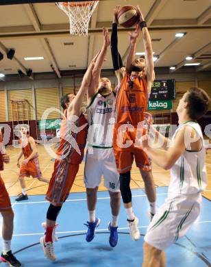 Basketball 2. Bundesliga. GD 10. Runde. KOS Celovec gegen Basket 2000 Vienna. Vjeran Soldo (KOS Celovec), Christopher Ruzicka, Stojan Radanovic  (Basket 2000). Klagenfurt, am 10.12.2016.
Foto: Kuess
---
pressefotos, pressefotografie, kuess, qs, qspictures, sport, bild, bilder, bilddatenbank