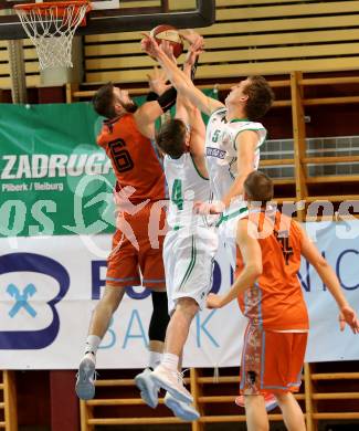 Basketball 2. Bundesliga. GD 10. Runde. KOS Celovec gegen Basket 2000 Vienna. Ziga Erculj, Andi Smrtnik (KOS Celovec), Stojan Radanovic  (Basket 2000). Klagenfurt, am 10.12.2016.
Foto: Kuess
---
pressefotos, pressefotografie, kuess, qs, qspictures, sport, bild, bilder, bilddatenbank