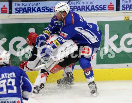EBEL. Eishockey Bundesliga. VSV gegen	HC TWK Innsbruck, Die Haie. Markus Schlacher,  (VSV), Ondrej Sedivy (Innsbruck). Villach, am 16.12.2016.
Foto: Kuess

---
pressefotos, pressefotografie, kuess, qs, qspictures, sport, bild, bilder, bilddatenbank