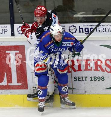 EBEL. Eishockey Bundesliga. VSV gegen	HC TWK Innsbruck, Die Haie. Corey Locke,  (VSV), Clemens Paulweber (Innsbruck). Villach, am 16.12.2016.
Foto: Kuess

---
pressefotos, pressefotografie, kuess, qs, qspictures, sport, bild, bilder, bilddatenbank
