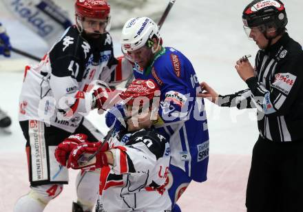 EBEL. Eishockey Bundesliga. VSV gegen	HC TWK Innsbruck, Die Haie. Evan McGrath,  (VSV), Mario Lamoureux (Innsbruck). Villach, am 16.12.2016.
Foto: Kuess

---
pressefotos, pressefotografie, kuess, qs, qspictures, sport, bild, bilder, bilddatenbank