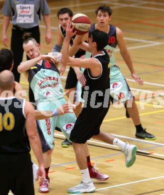 Basketball 2. Bundesliga. GD11. Runde. Raiders Villach gegen Woerthersee Piraten. Nino Gross, (Villach), Volkan Oezdemir  (Woerthersee Piraten). Villach, am 17.12.2016.
Foto: Kuess
---
pressefotos, pressefotografie, kuess, qs, qspictures, sport, bild, bilder, bilddatenbank