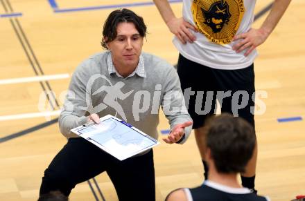 Basketball 2. Bundesliga. GD11. Runde. Raiders Villach gegen Woerthersee Piraten. Trainer Andreas Kuttnig (Piraten). Villach, am 17.12.2016.
Foto: Kuess
---
pressefotos, pressefotografie, kuess, qs, qspictures, sport, bild, bilder, bilddatenbank