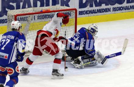 EBEL. Eishockey Bundesliga. VSV gegen	EC Red Bull Salzburg	. Olivier Roy,  (VSV), Alexander Rauchenwald (Salzburg). Villach, am 20.12.2016.
Foto: Kuess

---
pressefotos, pressefotografie, kuess, qs, qspictures, sport, bild, bilder, bilddatenbank