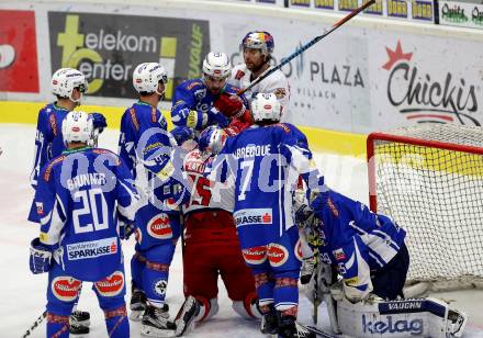 EBEL. Eishockey Bundesliga. VSV gegen	EC Red Bull Salzburg	. Florian Muehlstein, Evan McGrath, Samuel Labrecque, (VSV), Manuel Latusa, Bill Thomas (Salzburg). Villach, am 20.12.2016.
Foto: Kuess

---
pressefotos, pressefotografie, kuess, qs, qspictures, sport, bild, bilder, bilddatenbank