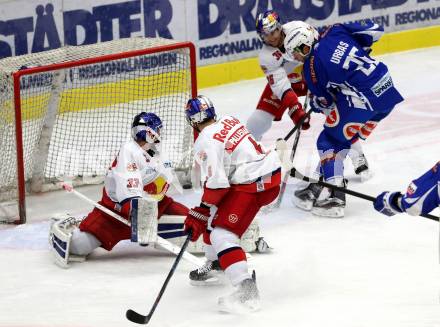 EBEL. Eishockey Bundesliga. VSV gegen	EC Red Bull Salzburg	. Jan Urbas,  (VSV), Lukas Gracnar, Alexander Pallestrang, Mark Emmett Flood (Salzburg). Villach, am 20.12.2016.
Foto: Kuess

---
pressefotos, pressefotografie, kuess, qs, qspictures, sport, bild, bilder, bilddatenbank