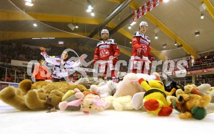 EBEL. Eishockey Bundesliga. KAC gegen 	HDD Olimpija Ljubljana. Teddybeartoss. Matthew Neal, Marco Richter (KAC). Klagenfurt, am 23.12.2016.
Foto: Kuess

---
pressefotos, pressefotografie, kuess, qs, qspictures, sport, bild, bilder, bilddatenbank