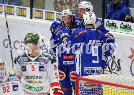 EBEL. Eishockey Bundesliga. VSV gegen	HCB Suedtirol Alperia. Torjubel Corey Locke, Dustin Johner, Jan Urbas (VSV). Villach, am 26.12.2016.
Foto: Kuess

---
pressefotos, pressefotografie, kuess, qs, qspictures, sport, bild, bilder, bilddatenbank