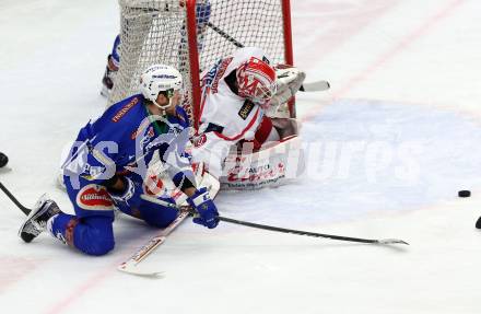 EBEL. Eishockey Bundesliga. VSV gegen	KAC. Jan Urbas,  (VSV), Tomas Duba (KAC). Villach, am 28.12.2016.
Foto: Kuess

---
pressefotos, pressefotografie, kuess, qs, qspictures, sport, bild, bilder, bilddatenbank