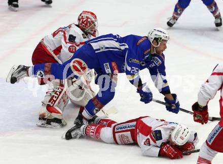 EBEL. Eishockey Bundesliga. VSV gegen	KAC. Jan Urbas (VSV), Tomas Duba, Mitja Robar  (KAC). Villach, am 28.12.2016.
Foto: Kuess

---
pressefotos, pressefotografie, kuess, qs, qspictures, sport, bild, bilder, bilddatenbank