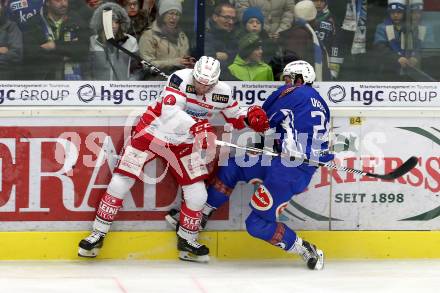 EBEL. Eishockey Bundesliga. VSV gegen	KAC. Jan Urbas, (VSV), Mark Popovic  (KAC). Villach, am 28.12.2016.
Foto: Kuess

---
pressefotos, pressefotografie, kuess, qs, qspictures, sport, bild, bilder, bilddatenbank