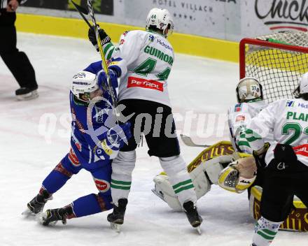 EBEL. Eishockey Bundesliga. VSV gegen	HDD Olimpija Ljubljana. Miha Verlic,  (VSV), Sacha Guimond, (Laibach). Villach, am 30.12.2016.
Foto: Kuess

---
pressefotos, pressefotografie, kuess, qs, qspictures, sport, bild, bilder, bilddatenbank