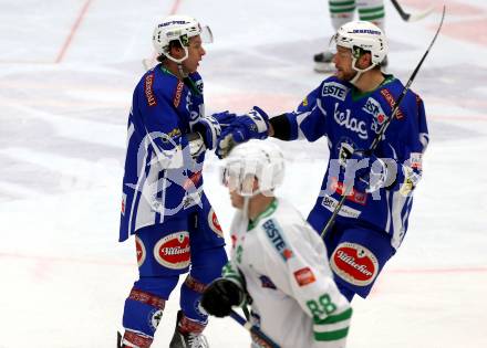 EBEL. Eishockey Bundesliga. VSV gegen	HDD Olimpija Ljubljana. Torjubel Corey Locke, Jan Urbas (VSV). Villach, am 30.12.2016.
Foto: Kuess

---
pressefotos, pressefotografie, kuess, qs, qspictures, sport, bild, bilder, bilddatenbank