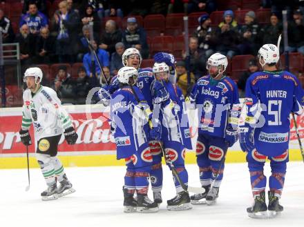 EBEL. Eishockey Bundesliga. VSV gegen	HDD Olimpija Ljubljana. Torjubel Jeremie Ouellet Blain, Samuel Labrecque, Olivier Latendresse, Markus Schlacher, Erik Hunter (VSV). Villach, am 30.12.2016.
Foto: Kuess

---
pressefotos, pressefotografie, kuess, qs, qspictures, sport, bild, bilder, bilddatenbank