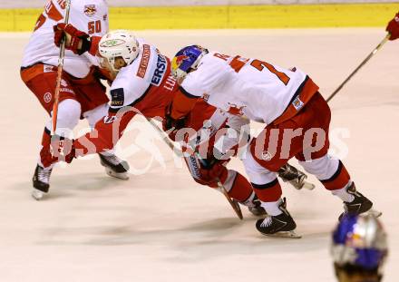 EBEL. Eishockey Bundesliga. KAC gegen 	EC Red Bull Salzburg. Jamie Lundmark, (KAC),  John Hughes (Salzburg). Klagenfurt, am 3.1.2017.
Foto: Kuess

---
pressefotos, pressefotografie, kuess, qs, qspictures, sport, bild, bilder, bilddatenbank