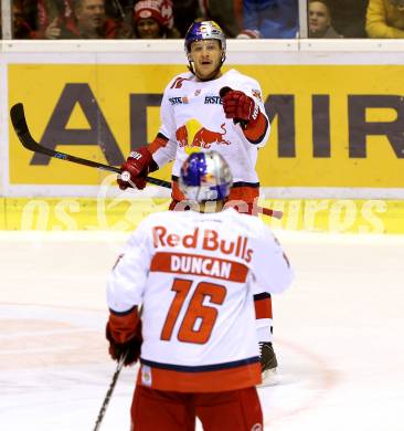 EBEL. Eishockey Bundesliga. KAC gegen 	EC Red Bull Salzburg. Torjubel John Hughes, Ryan Duncan (Salzburg). Klagenfurt, am 3.1.2017.
Foto: Kuess

---
pressefotos, pressefotografie, kuess, qs, qspictures, sport, bild, bilder, bilddatenbank
