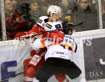 EBEL. Eishockey Bundesliga. KAC gegen 	Moser Medical Graz99ers. Marco Richter,  (KAC), Nikolaus Zierer (Graz). Klagenfurt, am 6.1.2017.
Foto: Kuess

---
pressefotos, pressefotografie, kuess, qs, qspictures, sport, bild, bilder, bilddatenbank