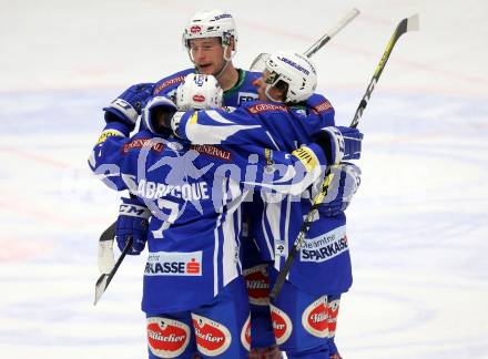 EBEL. Eishockey Bundesliga. VSV gegen	UPC Vienna Capitals. Torjubel Samuel Labrecque, Jan Urbas, Corey Locke (VSV). Villach, am 6.1.2017.
Foto: Kuess

---
pressefotos, pressefotografie, kuess, qs, qspictures, sport, bild, bilder, bilddatenbank
